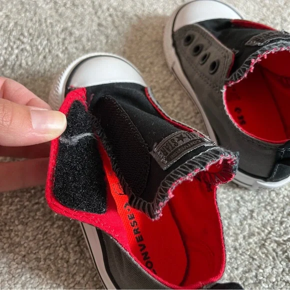 Toddler converse sneakers. Size 6, like new condition. - Picture 5 of 5